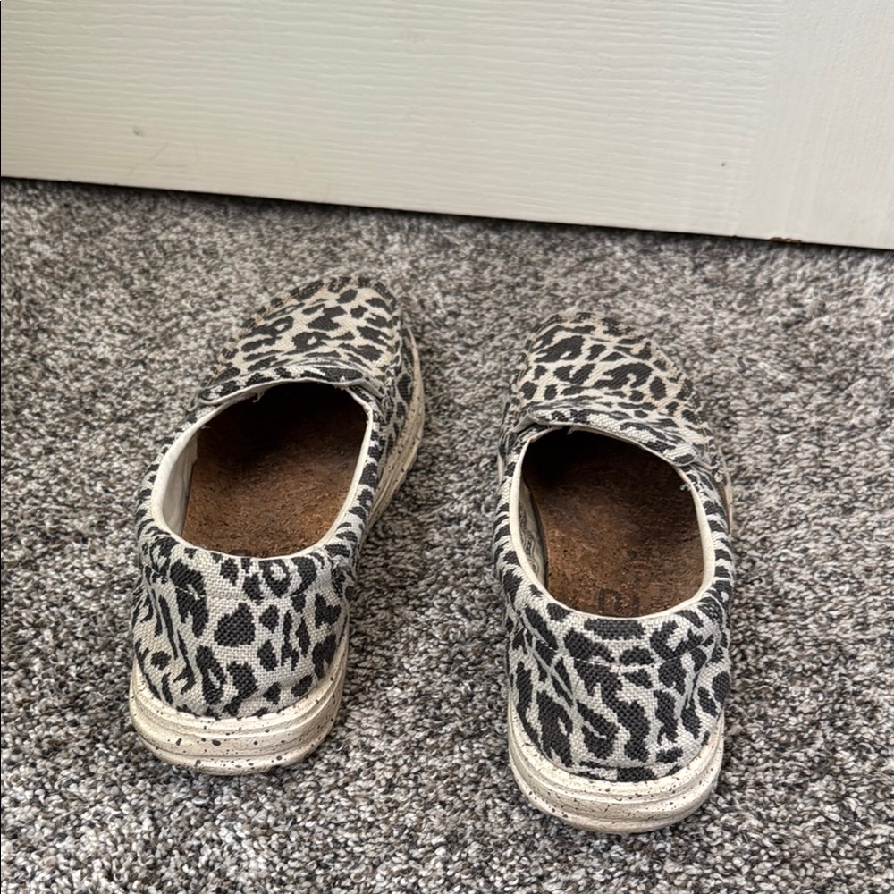 Hey Dude Women's Leopard Print Shoes - Picture 5 of 8